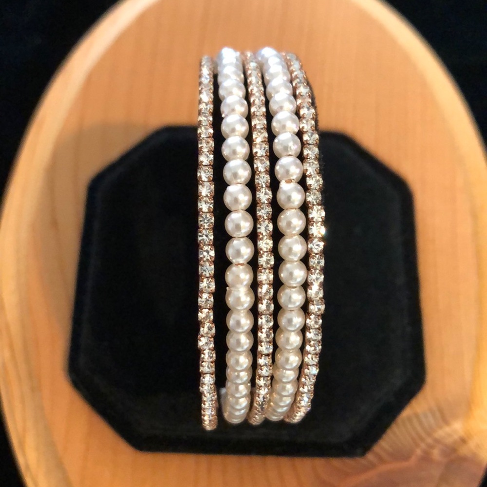 Pearl & Rhinestone 5 Strain Stretch Bracelet